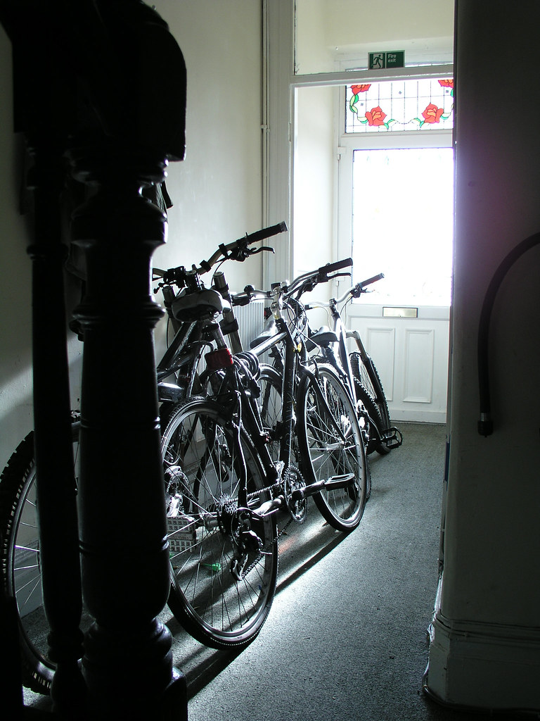 Fiets opbergen kleine ruimte stallen in de gang 2438675638 fc6c537158 b